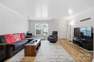 5918 Crape Myrtle Ln, Charlotte, NC 28216 - Photo 4