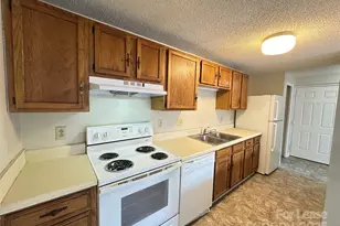 9520 Shannon Green Dr, Charlotte, NC 28213 - Photo 8