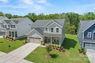 2012 Waxhaw Crossing Dr, Waxhaw, NC 28173 - Photo 2