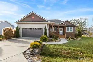 371 Beechnut Dr, Hendersonville, NC 28739 - Photo 2