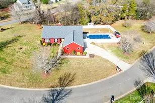 1659 Buffett Cir, Hickory, NC 28602 - Photo 10