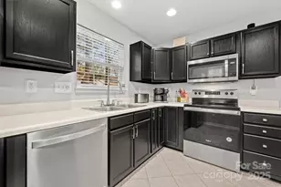 10255 Reindeer Way Ln, Charlotte, NC 28216 - Photo 8