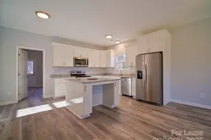 6162 Cove Creek Dr, Charlotte, NC 28215 - Photo 2