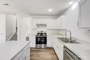 9028 Four Mile Crk Rd, Charlotte, NC 28277 - Photo 2