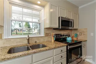 9131 Glisson Ct, Charlotte, NC 28210 - Photo 6