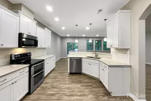 2009 Trindle Vine Ln, Waxhaw, NC 28173 - Photo 2