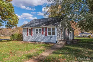 39 Hemphill Rd, Waynesville, NC 28785 - Photo 2