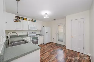 9734 Kennerly Cove Ct, Charlotte, NC 28269 - Photo 10