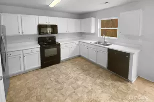 2701 Buckleigh Dr, Charlotte, NC 28215 - Photo 2