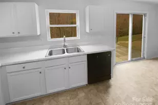 2701 Buckleigh Dr, Charlotte, NC 28215 - Photo 10