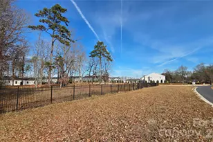 9121 Hutchinson Ln, Charlotte, NC 28216 - Photo 20