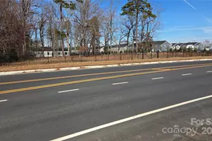 9121 Hutchinson Ln, Charlotte, NC 28216 - Photo 12