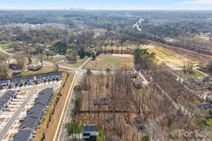 9121 Hutchinson Ln, Charlotte, NC 28216 - Photo 12