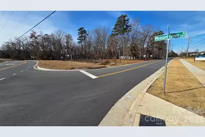 9121 Hutchinson Lane, Charlotte, NC 28216 - Photo 14