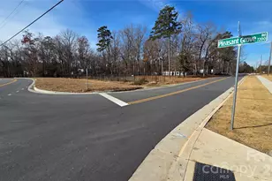 9121 Hutchinson Ln, Charlotte, NC 28216 - Photo 14