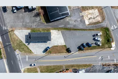 121 13th Street SW, Hickory, NC 28602 - Photo 2