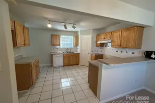 6735 Moss Lake Rd, Charlotte, NC 28214 - Photo 2