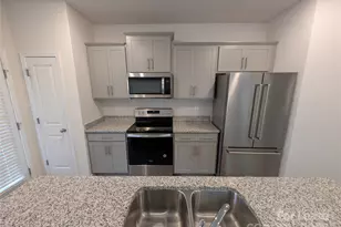 9043 Lowfalls Ln, Charlotte, NC 28216 - Photo 4