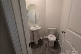 9043 Lowfalls Ln, Charlotte, NC 28216 - Photo 8