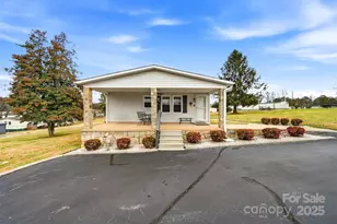 2010 Old Dragstrip St, Hickory, NC 28601 - Photo 4