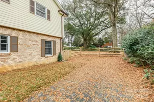 7029 Yorktowne Dr, Charlotte, NC 28226 - Photo 24