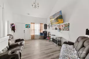 5305 Magnolia Tree Ln, Charlotte, NC 28215 - Photo 4