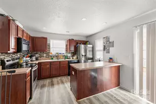 5305 Magnolia Tree Ln, Charlotte, NC 28215 - Photo 6