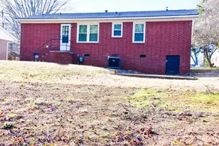 1121 Grovewood Dr, Charlotte, NC 28208 - Photo 2