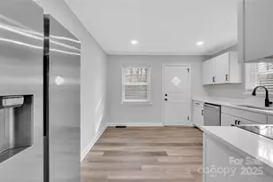 915 Crestmere St, Charlotte, NC 28208 - Photo 4