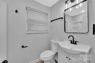 915 Crestmere St, Charlotte, NC 28208 - Photo 18