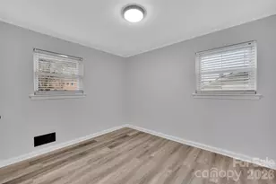 915 Crestmere St, Charlotte, NC 28208 - Photo 26