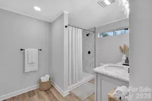 915 Crestmere St, Charlotte, NC 28208 - Photo 14