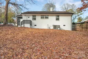 915 Crestmere St, Charlotte, NC 28208 - Photo 26