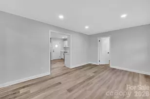 915 Crestmere St, Charlotte, NC 28208 - Photo 12