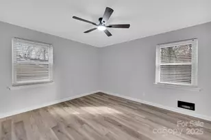 915 Crestmere St, Charlotte, NC 28208 - Photo 20