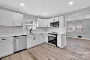 915 Crestmere St, Charlotte, NC 28208 - Photo 6