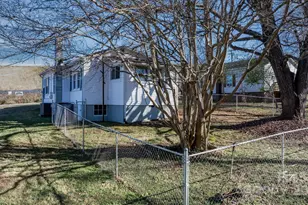 926 Fairview Dr SW, Lenoir, NC 28645 - Photo 8