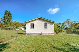 531 Bryson Rd, Candler, NC 28715 - Photo 32