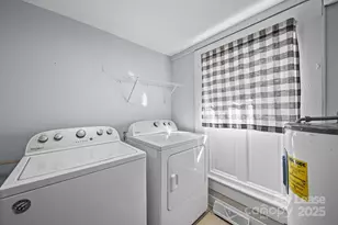 813 E 35th St, Charlotte, NC 28205 - Photo 16