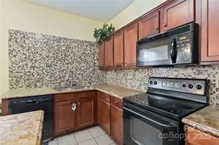 8128 Nikki Cole Dr, Charlotte, NC 28215 - Photo 10