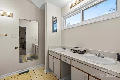 7022 Plott Road, Charlotte, NC 28215 - Photo 20