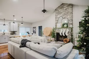 140 Gosling Dr, Hendersonville, NC 28792 - Photo 8