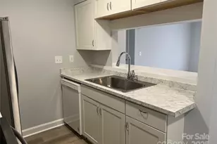 9619 Vinca Cir, Charlotte, NC 28213 - Photo 10