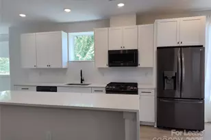 1037 Wesley Terrace Ave, Charlotte, NC 28208 - Photo 2