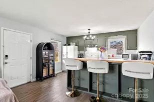 807 Willow Ln, Bessemer City, NC 28016 - Photo 2