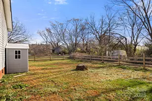 807 Willow Ln, Bessemer City, NC 28016 - Photo 16