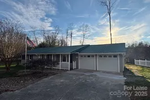 232 Cedar Creek Dr, Hendersonville, NC 28792 - Photo 2