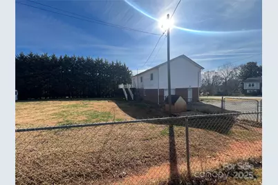 1182 Village Circle, Hickory, NC 28602 - Photo 24