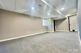 1182 Village Cir, Hickory, NC 28602 - Photo 20