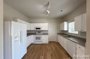 9402 Darwick St, Charlotte, NC 28216 - Photo 6